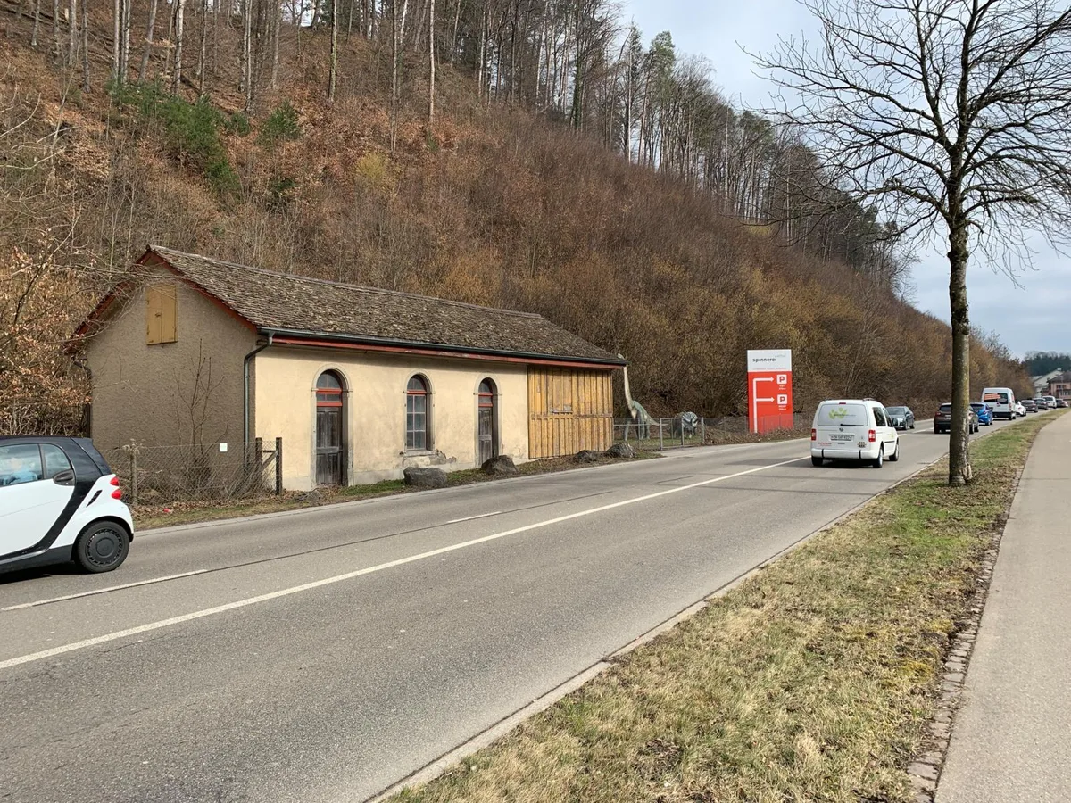 Die ehemalige Gasfabrik war einst auch die erste Turnhalle von Seegräben. (Foto: Christian Brändli)