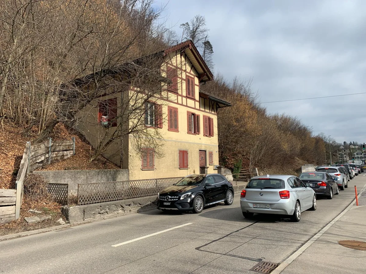 Die Hiag hat auch das Felsenhaus an einen Privaten verkauft. (Foto: Christian Brändli)