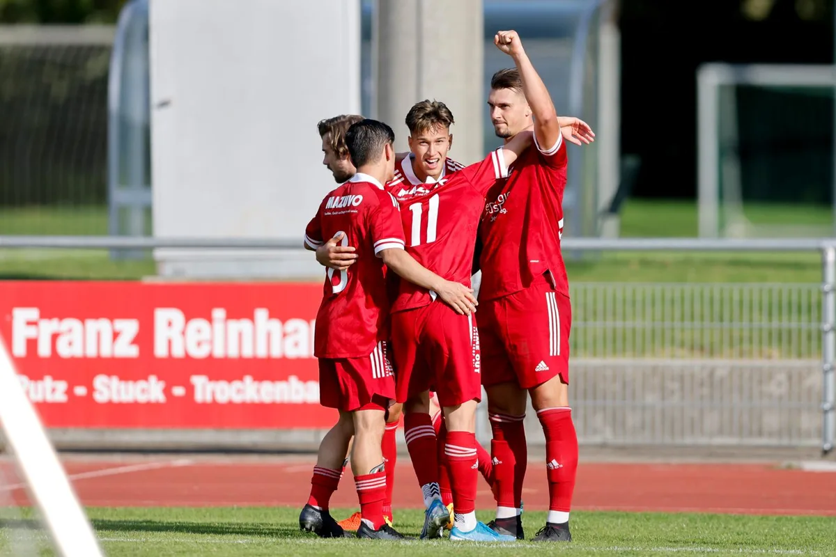 sport_05092020_fussball_crm_07_preview Die Spieler des FC Uster wollen zum Ende der Saison den Aufstieg bejubeln., FCU-Sportchef Roland Leemann baut auf ein frisches Trainergesicht.