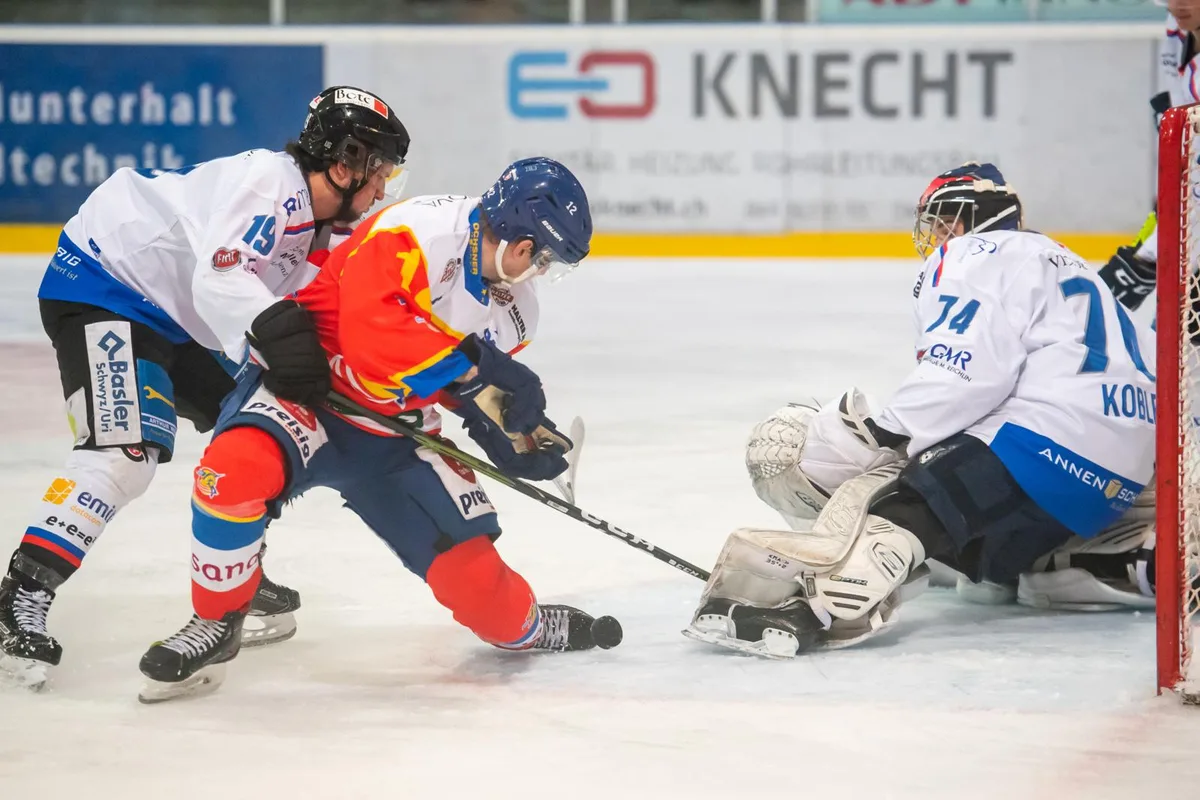sport_eishockey_d%c3%bcbendorf-seewen_10112021_pif-2_preview Der EHC Dübendorf (Dominik Hardmeier) konnte sich auch gegen Huttwil nicht wie erhofft durchsetzen.