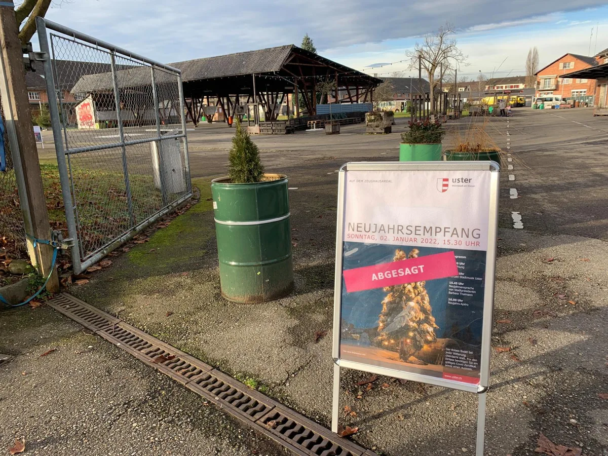Die Tore zum Zeughausareal sind zwar offen, doch das Virus blockiert den Zutritt.