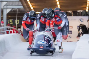 479906158_highres_preview Dominik Schläpfer (l.) beim Weltcup in Innsbruck mit seinen Teamkollegen Andreas Haas, Adrian Fässler und Simon Friedli., Der Tösstaler konnte sich im sogenannten Ausschieben nicht durchsetzen.
