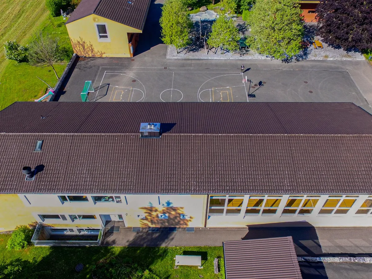 schule%20friedheim%20turnhalle%20wide_preview Die Schule Friedheim erstellt auf ihren Dächern eine Solaranlage – und verkauft Panels als Wertanlage.