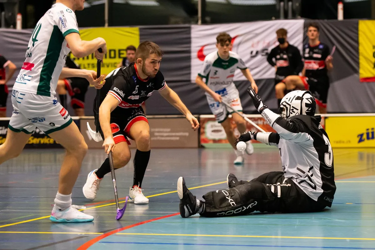 https-zueriost-ch-sites-default-files-elvis-media-2022-01-sport_23012022_unihockey_uster-wiler%2520ersigen_pif-13_preview_0-jpg Die Ustermer Nicola Brütsch und Jens Homberger im Spiel gegen Wiler-Ersigen (Tim Döbeli).