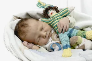 baby-uster-laurin-alexander-2021_preview Laurin Alexander, der im Dezember in Uster zur Welt kam, ist eines der vielen Neugeborenen in der Region., Auch im Geburtshaus in Bäretswil hatten die Hebammen deshalb alle Hände voll zu tun., Immer mehr Gebärende wünschen sich eine natürliche Geburt, geleitet von einer Hebamme.