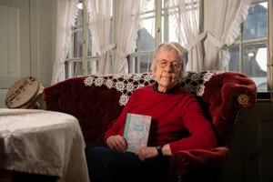 hinwil_15022022_dichterschader_sbo_3_preview Der 70-jährige Basil Schader hat ein Gedichtband verfasst., Es handelt sich um Schäferdichtung - eine beinahe ausgestorbene Gattung. , Das Ortsmuseum in Hinwil war einst der Wohnort des Dichters.