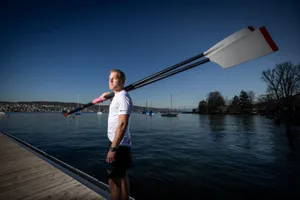 sport_10022022_moeckli_crm_13_preview Der Hinwiler Roman Möckli verlor auf dem Atlantik-Abenteuer rund 12 kg an Körpergewicht., Möckli und seine Kollegen bereiteten sich minutiös auf das Rennen vor., Das Team Swiss Raw mit Möckli vor dem Start auf La Gomera., Für Möckli und seine Kollegen war aufgeben nie eine Option.