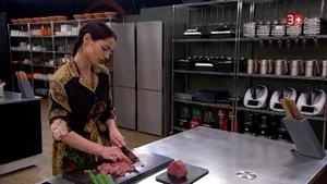 https-zueriost-ch-sites-default-files-elvis-media-2022-02-anita-stern-masterchef-schweiz-baeretswil-1_preview-jpg Am Montag zeigt Anita Stern ihr Können in der Sendung «Masterchef Schweiz». , Die gebürtige Kroatin kocht seit ihrer Kindheit., Sie ist eine von 20 Kandidaten in der ersten Schweizer Staffel der Kochsendung., Die 31-Jährige wollte mit ihrer Teilnahme ihrem Mann zeigen, dass sie nicht aus Zucker ist.