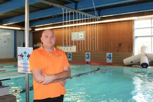 https-zueriost-ch-sites-default-files-elvis-media-2022-02-hallenbad-baum-nardo-grammatica_preview-jpg Hallenbadleiter Nardo Gramatica wird das Bauprojekt im Hallenbad begleiten., Die Anlagen des Hallenbads werden mit der Sanierung digitaler. Die Angestellten werden viele neue Sachen lernen müssen., An der «Uustrinkete» am 20.Februar müssen die Gäste kein Ticket lösen.