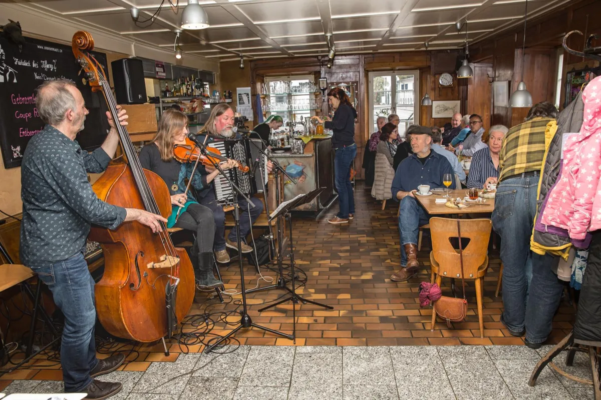 Der Wind der Veränderung weht im Restaurant Sternen in Rüti. Nach 24 Jahren..., ... hat Betreiber Charly Engelhard (67) genug.