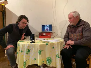 https-zueriost-ch-sites-default-files-elvis-media-2022-03-080322_goehrke_4_cb_preview-jpg Liveschaltung nach Kiew: Benjamin Goldschmidt (links) und der Osteuropa-Experte Carsten Goehrke., Carsten Goehrke war der erste Ordinarius für Osteuropäische Geschichte in der Schweiz.