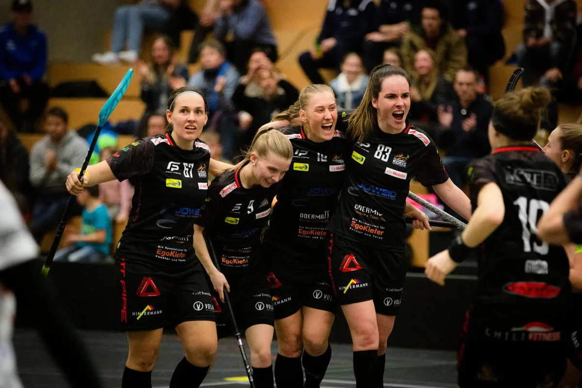 Die Erlösung ist gross: Die Floorball Riders setzten sich in den Playouts gegen Frauenfeld durch.