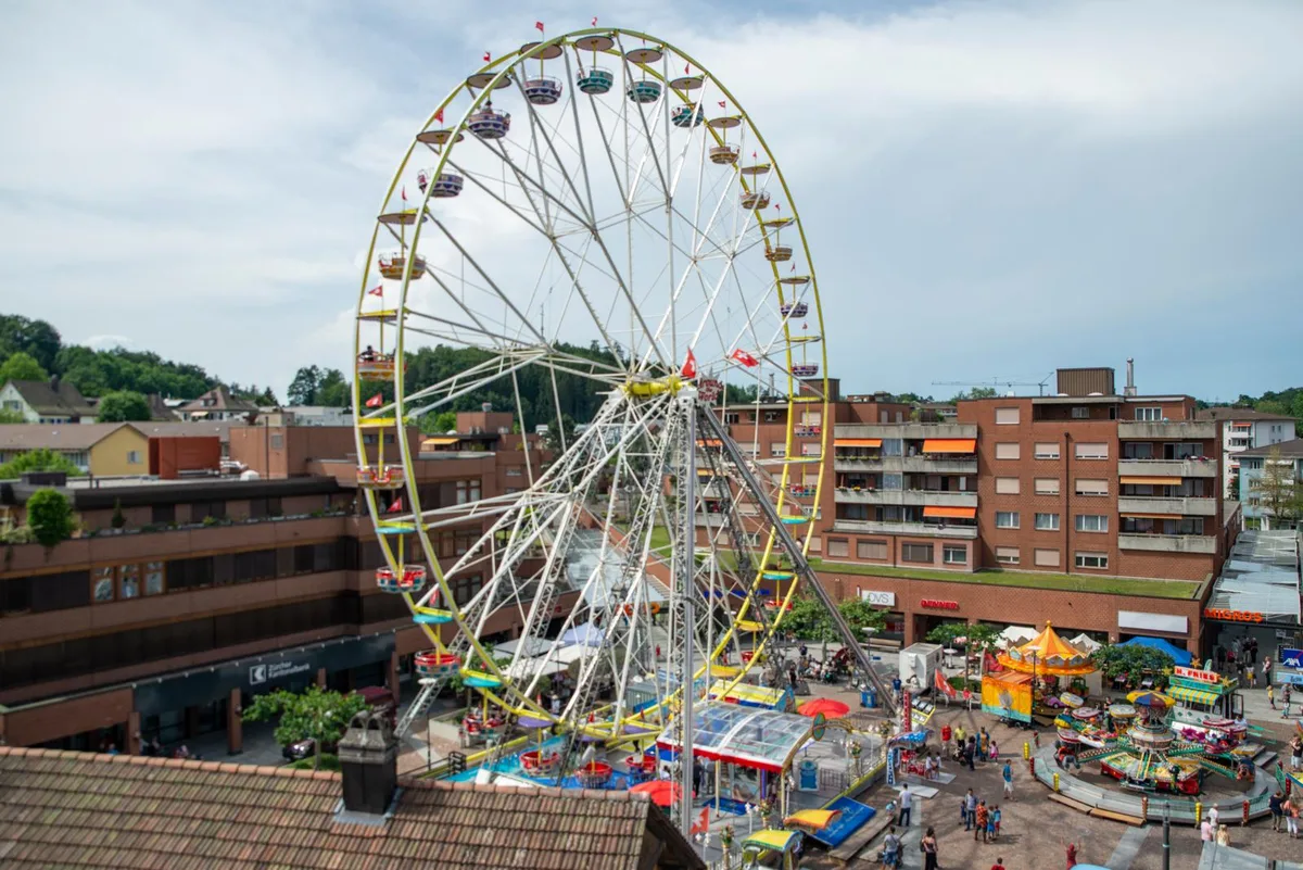 https-zueriost-ch-sites-default-files-elvis-media-2022-03-afg_6013_preview-jpg Das Riesenrad auf dem Märtplatz ist fixer Bestandteil des Effifäschtes.