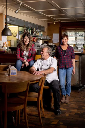 hinwil_24022022_sternenrueti_crm_15_preview Der ehemalige Chef und seine Nachfolgerinnen: Michela Cabitza (l.), Charly Engelhard und Judith Glarner.