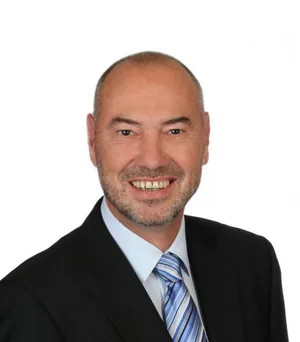 https-zueriost-ch-sites-default-files-elvis-media-2022-03-martin-1_preview-jpg Der SVP-Politiker Pascal Martin ist der neue Gemeindepräsident von Weisslingen.,