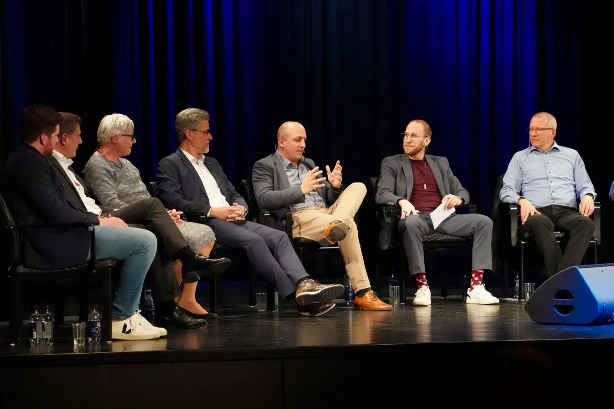 https-zueriost-ch-sites-default-files-elvis-media-2022-03-podiumstadtrat_illnaueffretikon_1_mav_preview-jpg Elf Kandidierende auf einem Podium: Der Platz wurde am Dienstagabend in Illnau-Effretikon eng.