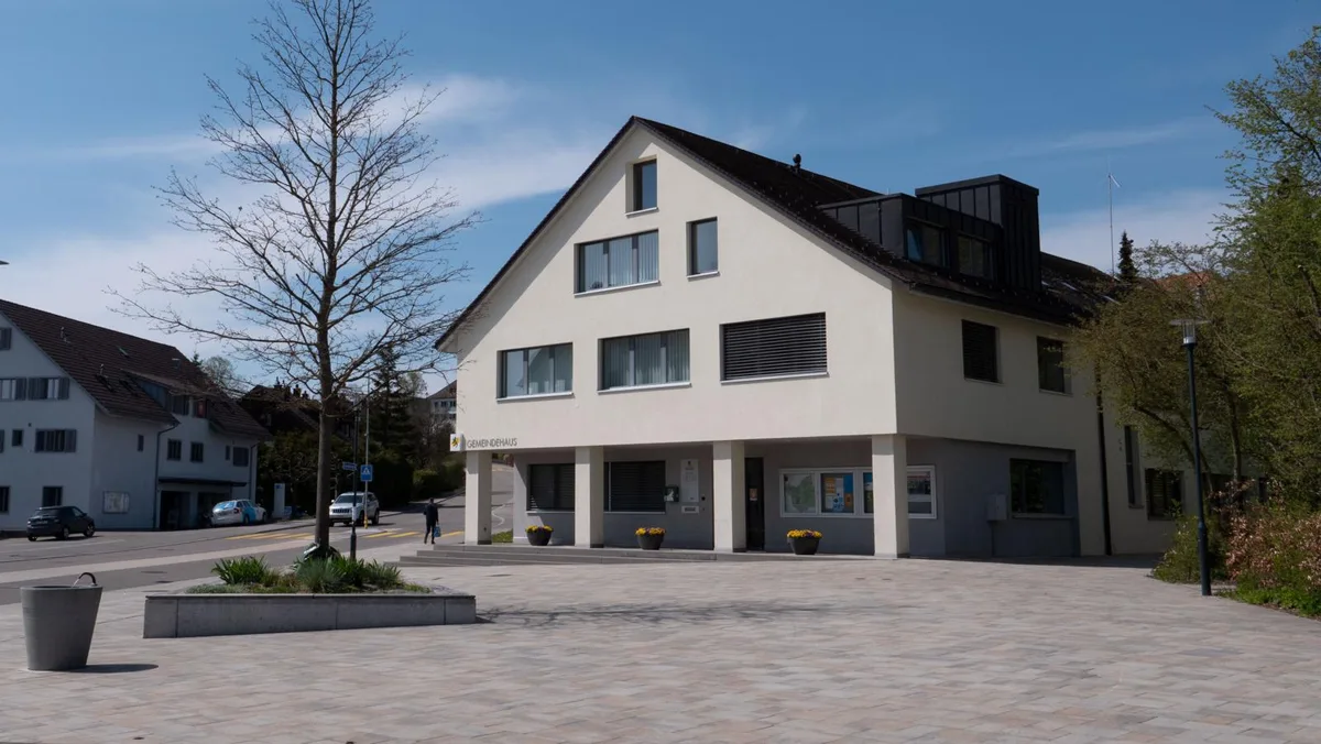 russikon_gemeindehaus_002_fruehling_sgr_preview An der ersten Gemeindeversammlung des Jahres nahmen 71 Stimmberechtigte aus Russikon teil.