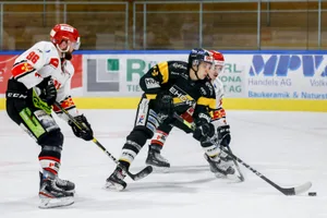 https-zueriost-ch-sites-default-files-elvis-media-2022-03-sport_04122021_ehwetzikon_crm_07_preview-jpg Der EHC Wetzikon (Lars Mathis, rechts) kassierte in Bellinzona im zweiten Drittel gleich vier Gegentore.