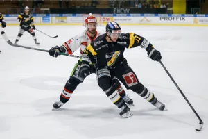 https-zueriost-ch-sites-default-files-elvis-media-2022-03-sport_05032022_ehwetzikon_crm_06_preview-jpg Routinier Timon Vesely (rechts) besiegelte mit seinem 2:0 im Startspiel den Wetziker Sieg.