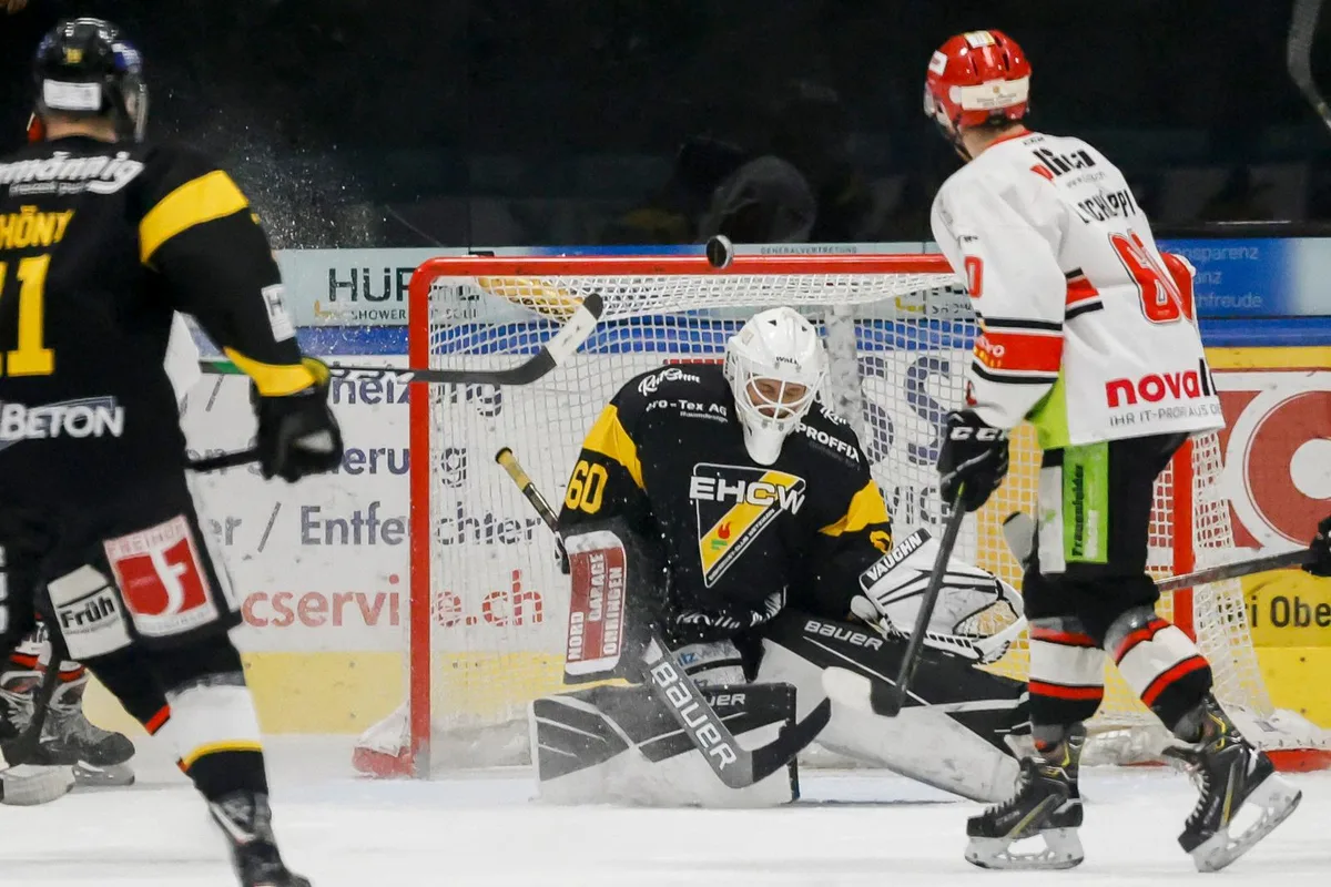 https-zueriost-ch-sites-default-files-elvis-media-2022-03-sport_05032022_ehwetzikon_crm_09_preview_1-jpg An ihm liegt es nicht, dass Wetzikon in Rückstand liegt: Goalie Justin Gianola überzeugt mit starken Leistungen.