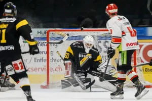 https-zueriost-ch-sites-default-files-elvis-media-2022-03-sport_05032022_ehwetzikon_crm_09_preview_1-jpg An ihm liegt es nicht, dass Wetzikon in Rückstand liegt: Goalie Justin Gianola überzeugt mit starken Leistungen.