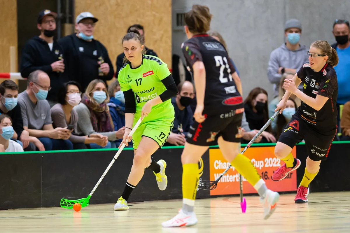 https-zueriost-ch-sites-default-files-elvis-media-2022-03-sport_08012022_unihockey_laupen-riders_pif-13_preview_1-jpg Laupens Yara Hofmann reihte sich gegen Kloten-Dietlikon unter die Torschützinnen.