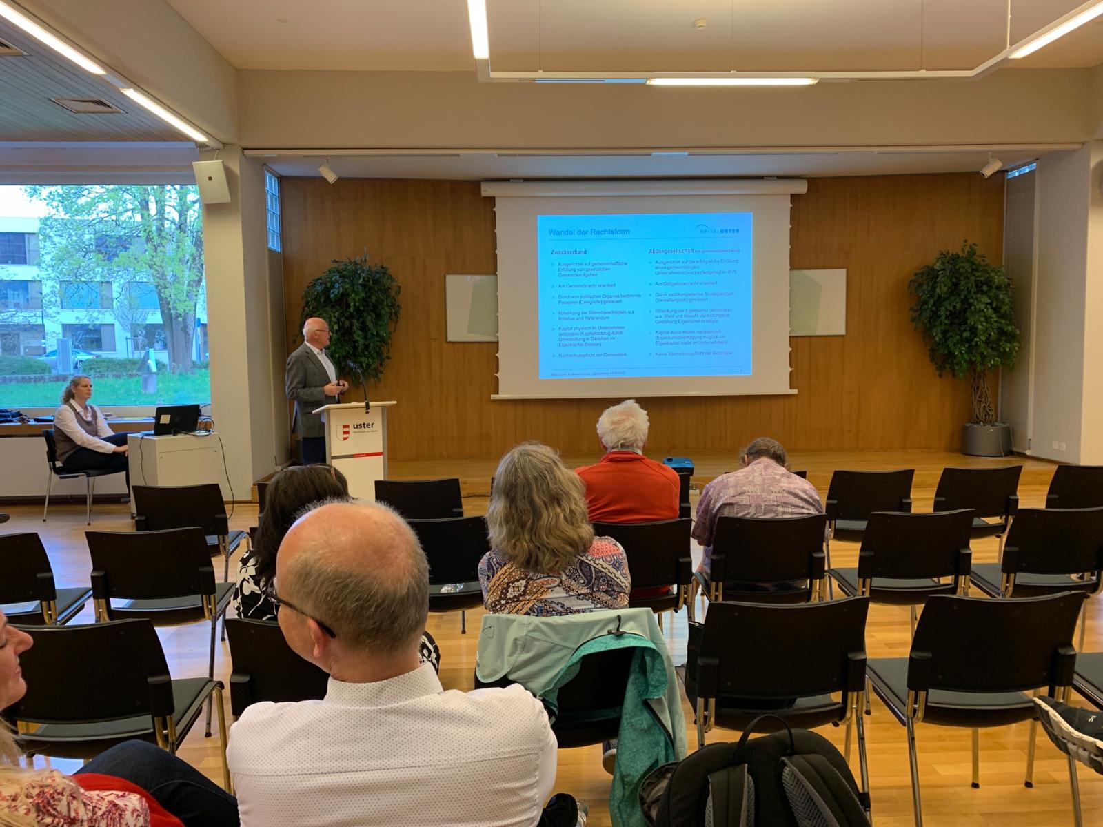 Die Präsentation der Spital-Abstimmungsvorlage zog nur wenige Zuhörer an. 