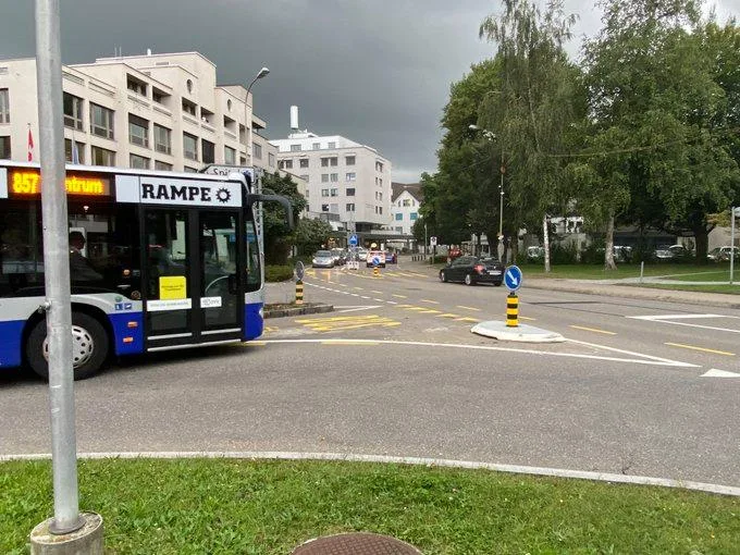 https-zueriost-ch-sites-default-files-elvis-media-2022-04-frvvarkxwaa-cc8_preview-jpg Die Buslinie 857 in Wetzikon soll schon bald fast eine Minute schneller sein, um Anschlüsse gewähren zu können.