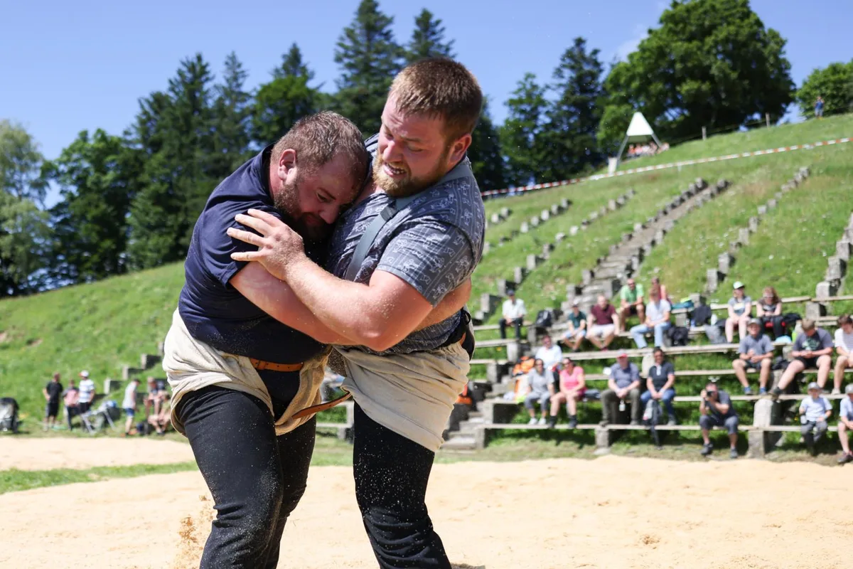 https-zueriost-ch-sites-default-files-elvis-media-2022-04-sport_11072021_schwingenbachtel_dku_21_preview-jpg Duell von Routiniers: Roman Schnurrenberger (rechts) und Fabian Kindlimann im Schlussgang des Bachtel-Schwinget 2021.
