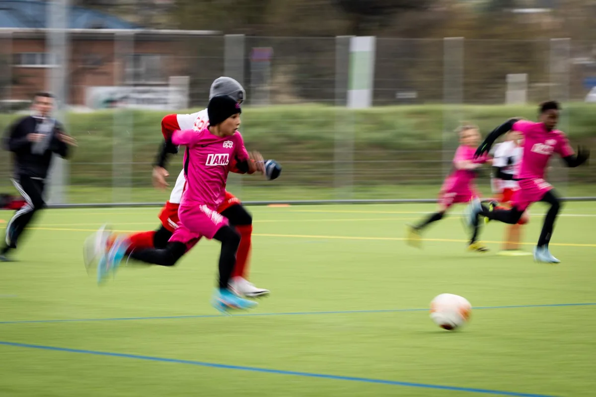 Seit der Gründung 2016 sind die Footrebels schnell&nbsp;gewachsen. Gegen 140 Buben und 40 Mädchen spielen jetzt bei ihnen. (Foto: Christian Merz) 