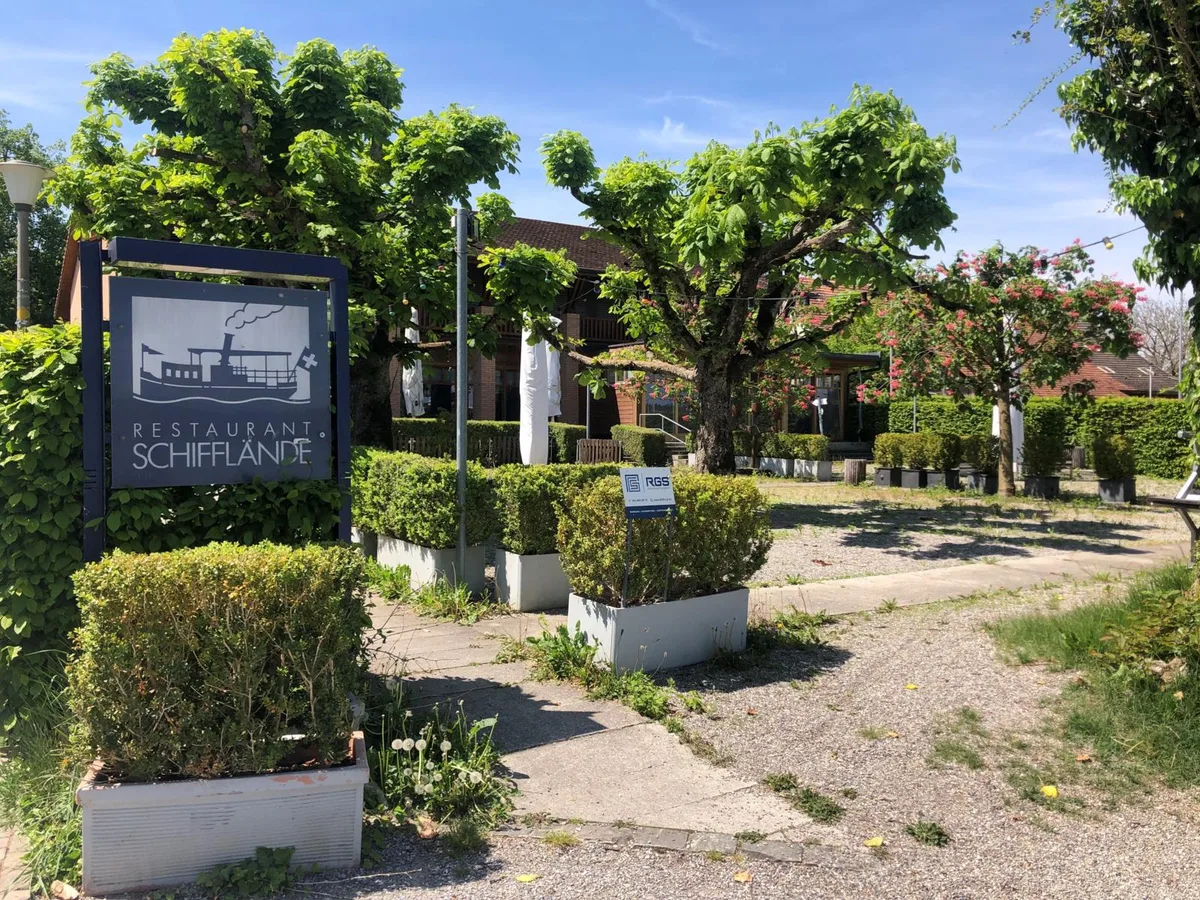 https-zueriost-ch-sites-default-files-elvis-media-2022-05-schiffl%25c3%25a4nde_preview-jpg Das Restaurant Schifflände in Maur öffnet frühestens im Herbst 2023 seine Türen wieder.