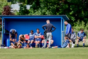 https-zueriost-ch-sites-default-files-elvis-media-2022-05-fussball-fcfehraltorf-fcrueti-fehraltorf-crm-01_preview-jpg Hängende Köpfe: Nach der 13. Saisonniederlage ist der Abstieg definitiv., Schon wieder verloren: Fehraltorf (hier Fabian Palma) musste sich Rüti 2 3:4 geschlagen geben., Trotz der Zurufe von der Trainerbank blieb Fehraltorf ohne Punkte.