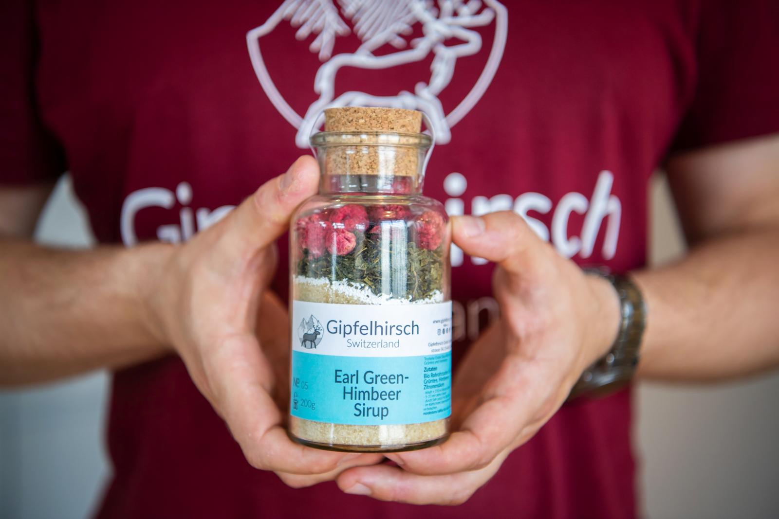 Matthias Hirsch von Gipfelhirsch mit seinen Gewürzen