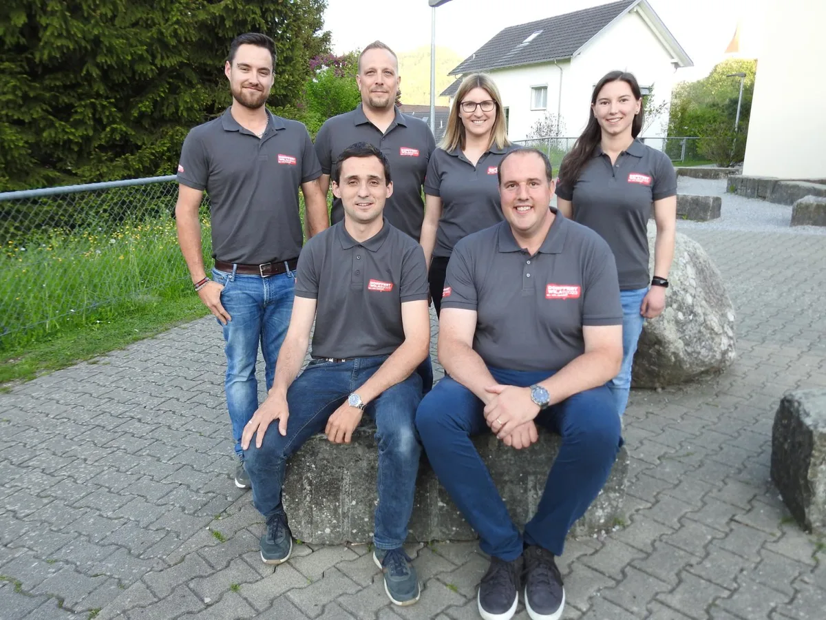 https-zueriost-ch-sites-default-files-elvis-media-2022-05-info-dorffest-wila-1_preview-jpg Das Kern-OK. Hinten: Cyril Frei, Michael und Laura Hutzli, Jasmin Brändle. Sitzend: Martin Furrer, Fredi Nessensohn (von links)., Rund 60 Vertreter aus Vereinen und Gewerbe haben sich über den aktuellen Stand der Planung informiert., Für Irene Brönnimann-Mannhard vom Aurea Fachinstitut für Dermakosmetik bietet sich ein Stand an., Neben dem sechsköpfigen Kern-OK sind noch viele weitere Personen aus Behörden, Vereinen und Gewerbe in die Planung involviert.