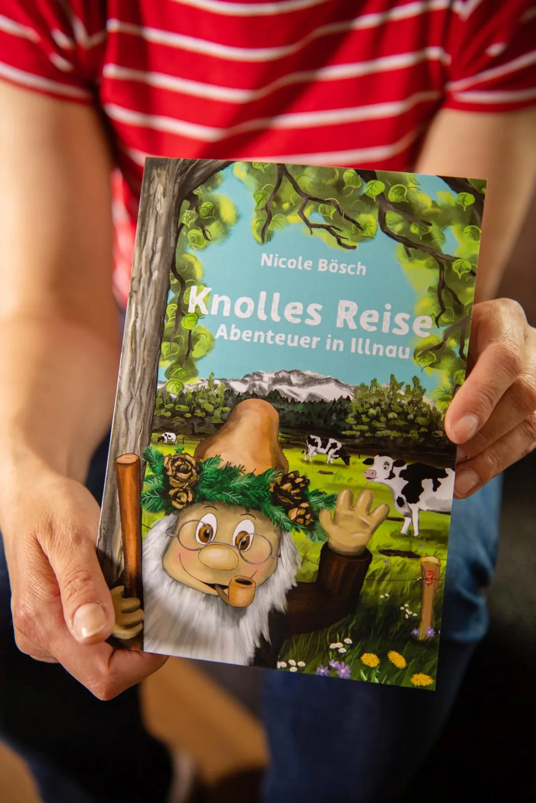 Nicole Bösch mit ihrem neuen Kinderbuch "Knolles Reise - Abenteuer in Illnau"10.5.2022