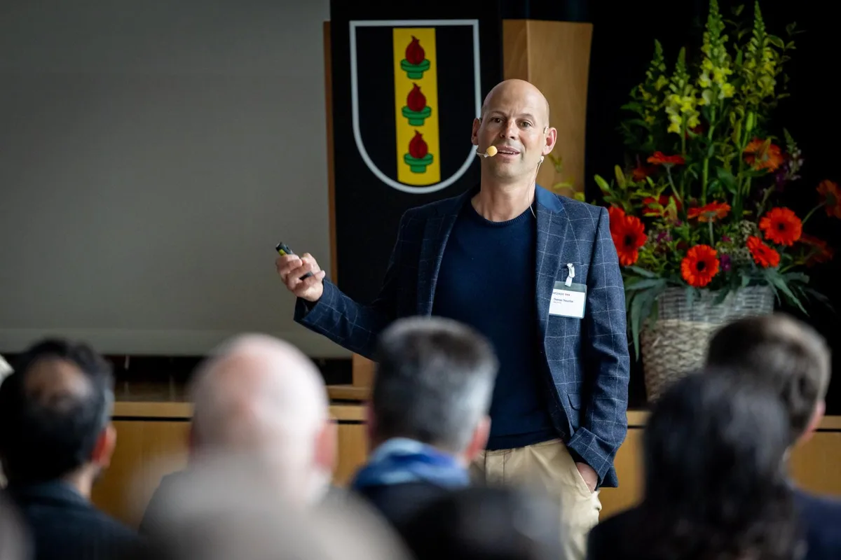 Wie meistert man herausfordernde Situationen im Berufsalltag? Bergführer und Coach Thomas Theurillat gab Tipps. , Impressionen vom Unternehmer-Apéro vom 5. Mai., Impressionen vom Unternehmer-Apéro vom 5. Mai., Impressionen vom Unternehmer-Apéro vom 5. Mai., Impressionen vom Unternehmer-Apéro vom 5. Mai.
