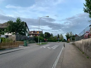 280622_gstalderstrasse_cb_2_preview Im Seegräbner Sack wird eine Tempo-30-Zone eingerichtet. Auf der Durchgangsstrasse braucht es ein zusätzliches Berliner Kissen.