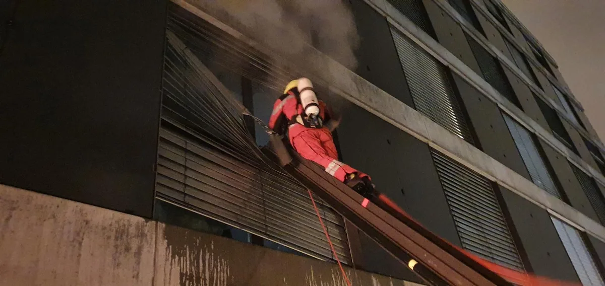 brandwetzikon2_preview Kurz nach 5 Uhr in der Früh erhielt die Feuerwehr Wetzikon die Meldung über einen Brand in einem Industriegebäude.