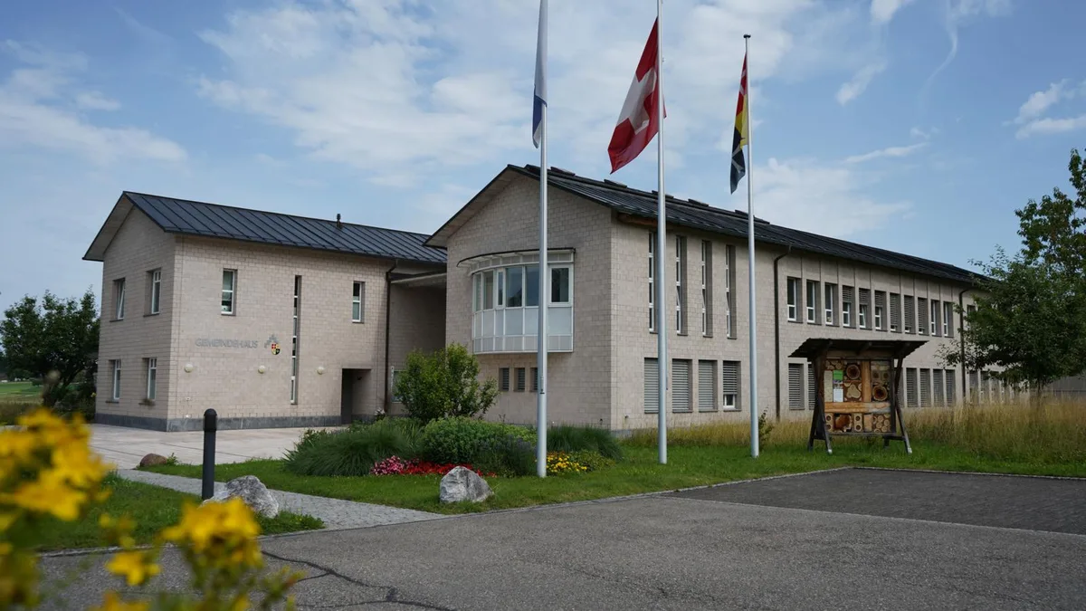 bubikon_fruehling_gemeindehaus02_sgr_preview_0 Neue Legislaturperiode, neue Ressortverteilung: Das Personal steht jetzt fest.