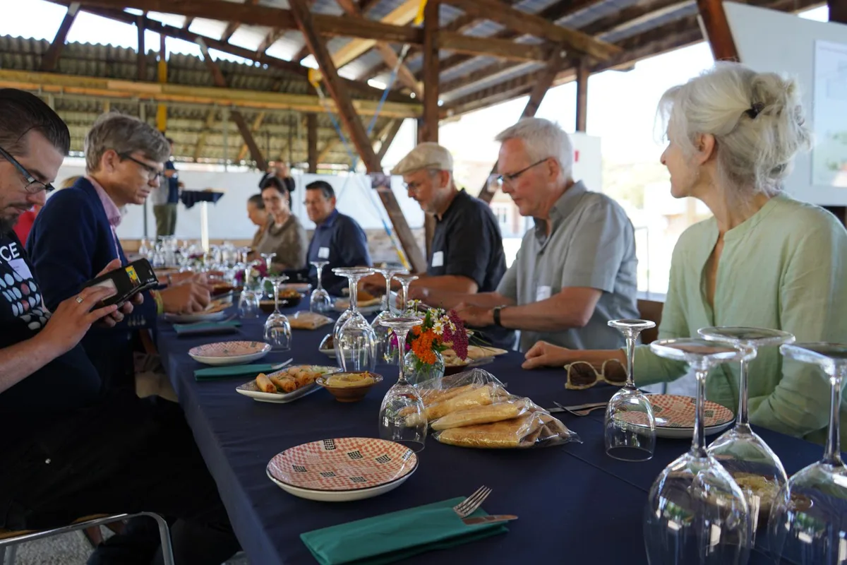 Am diesjährigen Kulturgelage fand ein Speeddating statt, wobei sich die Anwesenden über Kultur austauschten., «Was ist für Dich Kunst?» Solche und ähnliche Fragen stellten sich die Besuchenden während des Speeddatings., Die Stadtpräsidentin Barbara Thalmann (links) zog am Ende des Anlasses ein positives Fazit: «Ich bin sehr begeistert».