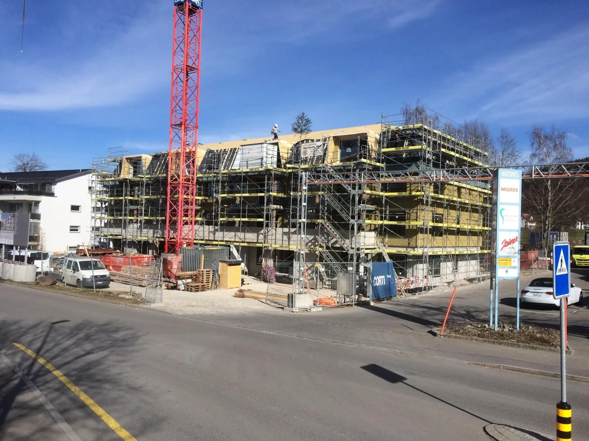 Der Kran wird wohl nicht mehr allzu lange gebraucht: Die Baustelle von «Hittnau Care».