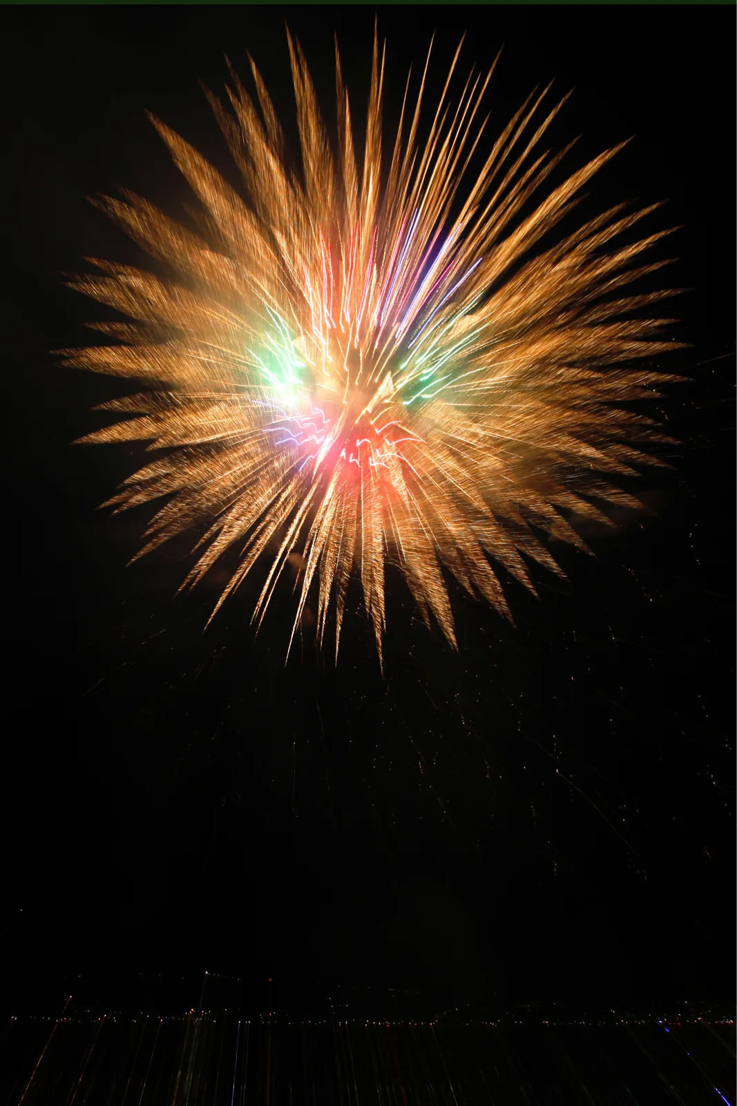 rapperswil_10082013_seenachtsfest_glg_7_preview Das Feuerwerk begeistert am Seenachtfest traditionell die Massen.