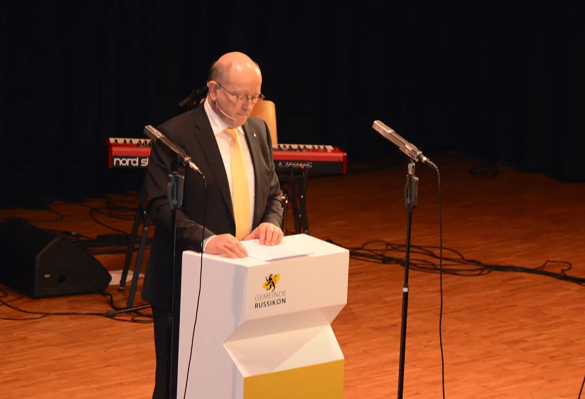 reg3_neujahrsapero_russikon_08012017_jam4_preview Hans Aeschlimann (SVP) leitete am Montagabend seine 19. und letzte Gemeindeversammlung als Gemeindepräsident.