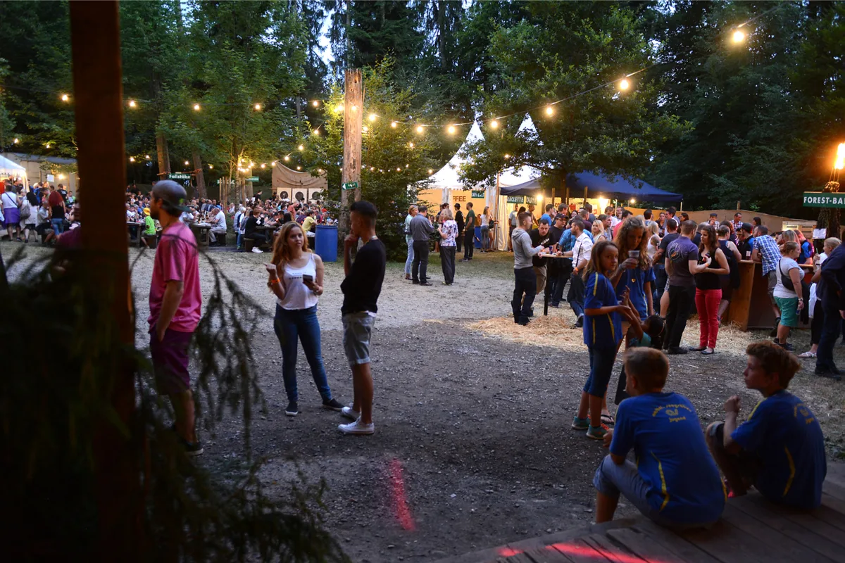 Das Seegräbner Waldfest zeiht jeweils gut 1000 Besucher an. (Foto: jam)