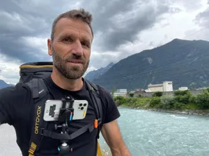 reuss_preview Ausgerüstet mit einem Rucksack, einem Handy und einer Go Pro zog Journalist Matthias Rusch durch die Schweiz.