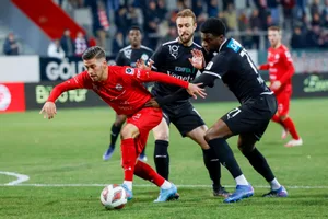 _d1a9433-jfif_preview Roberto Alves war für seine Gegner in der Challenge League nur schwer aufzuhalten., Erneut getroffen: Der Gossauer erzielte in der letzten Saison insgesamt 12 Tore., Roberto Alves lebte bis anhin noch im Elternhaus in Gossau., Robert Alves bei einem Cupspiel mit Winterthur in Greifensee.
