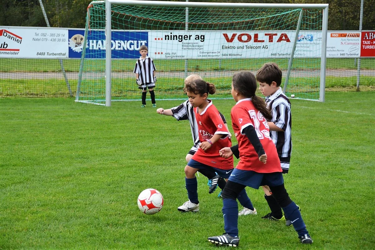 fc-turbenthal-maedchenmannschaft_preview Mädchen bis 10 Jahre können beim FC Turbenthal bald in einem eigenen Team spielen., Aktuell sucht der Verein eine Trainerin für die Mannschaft., Für Vereinspräsident Thomas Bürgis ist die Zeit reif für ein eigenes Mädchen-Team, da der Frauenfussball immer beliebter wird.