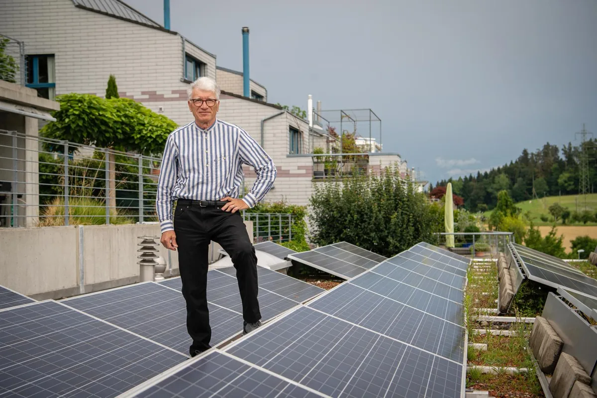praesident-klimaverein-klima-peterhasler-gossau-gruet-sbo-1_preview Peter Hasler produziert mit seinen Solaranlagen pro Jahr 34'000 Kilowattstunden Strom., Als Präsident des Klimavereins Gossau möchte Peter Hasler Anstösse für die Zukunft geben und in Gossau etwas bewirken.