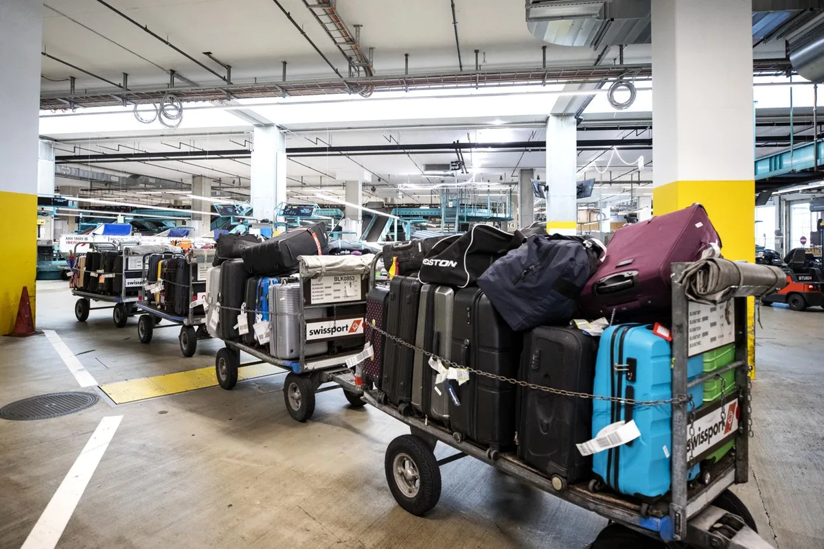 20220712170629438_preview Am Flughafen Zürich ist es aktuell chaotisch. Nun plant das Personal noch einen Streik.