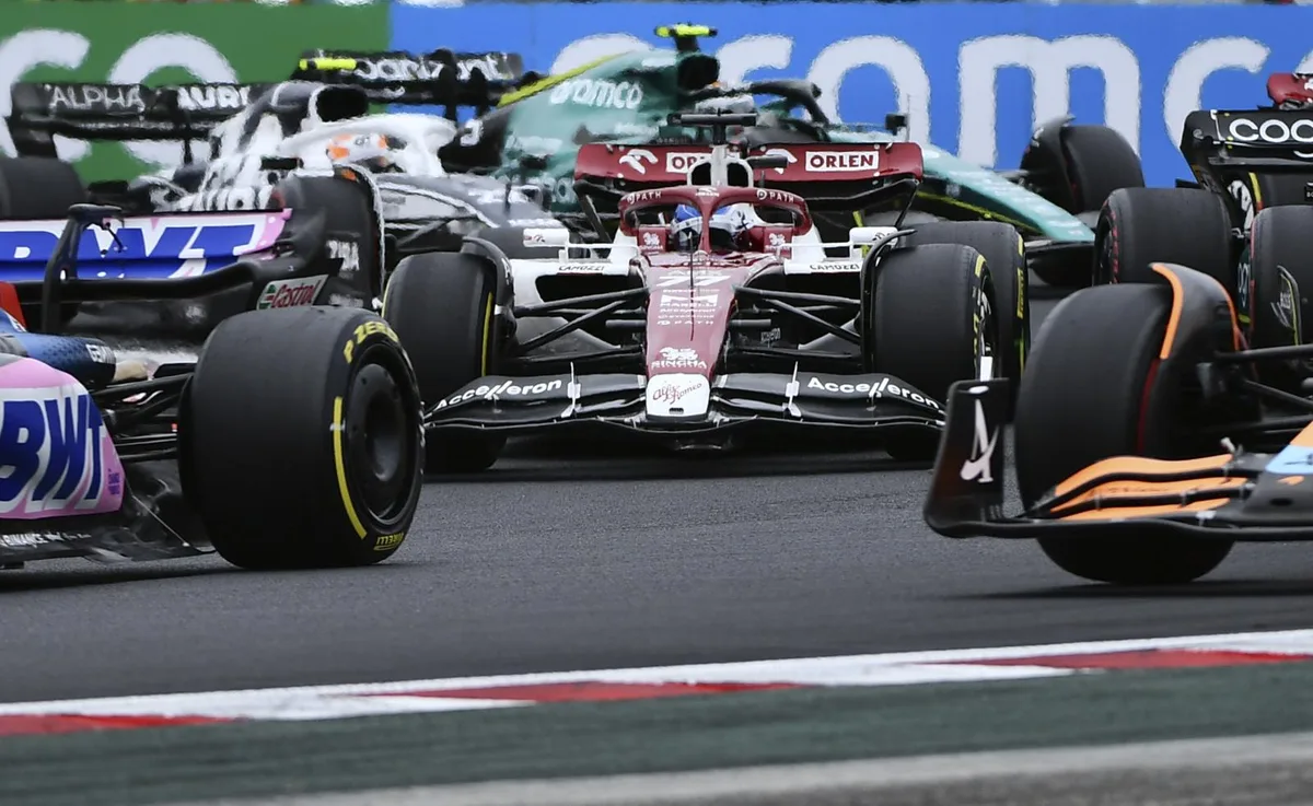 Mitten im Pulk: Valtteri Bottas verlor schon am Start mehrere Ränge.